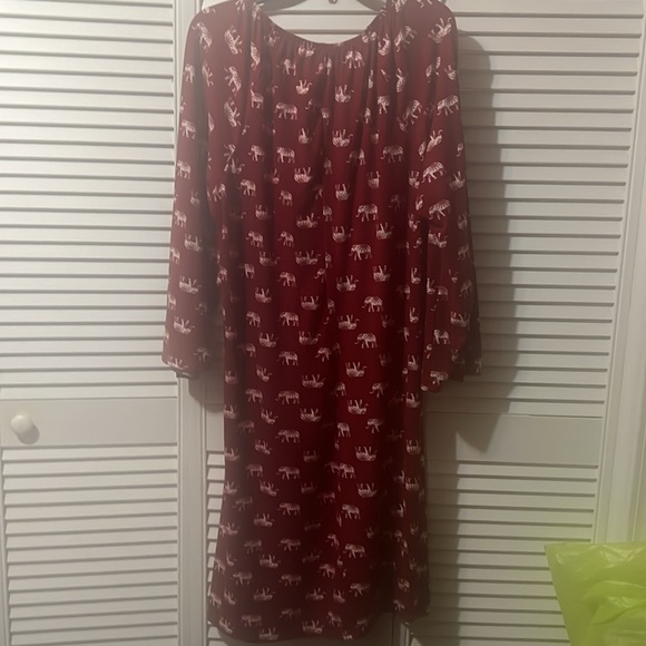 A woman dress - Picture 3 of 3